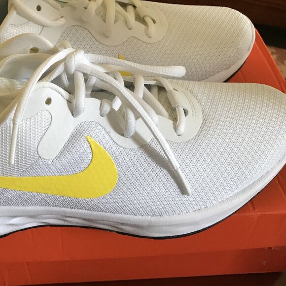 NIB Nike Revolution 6 Women's 10 Sneakers Road Running Shoes men's 8.5 - Picture 3 of 7